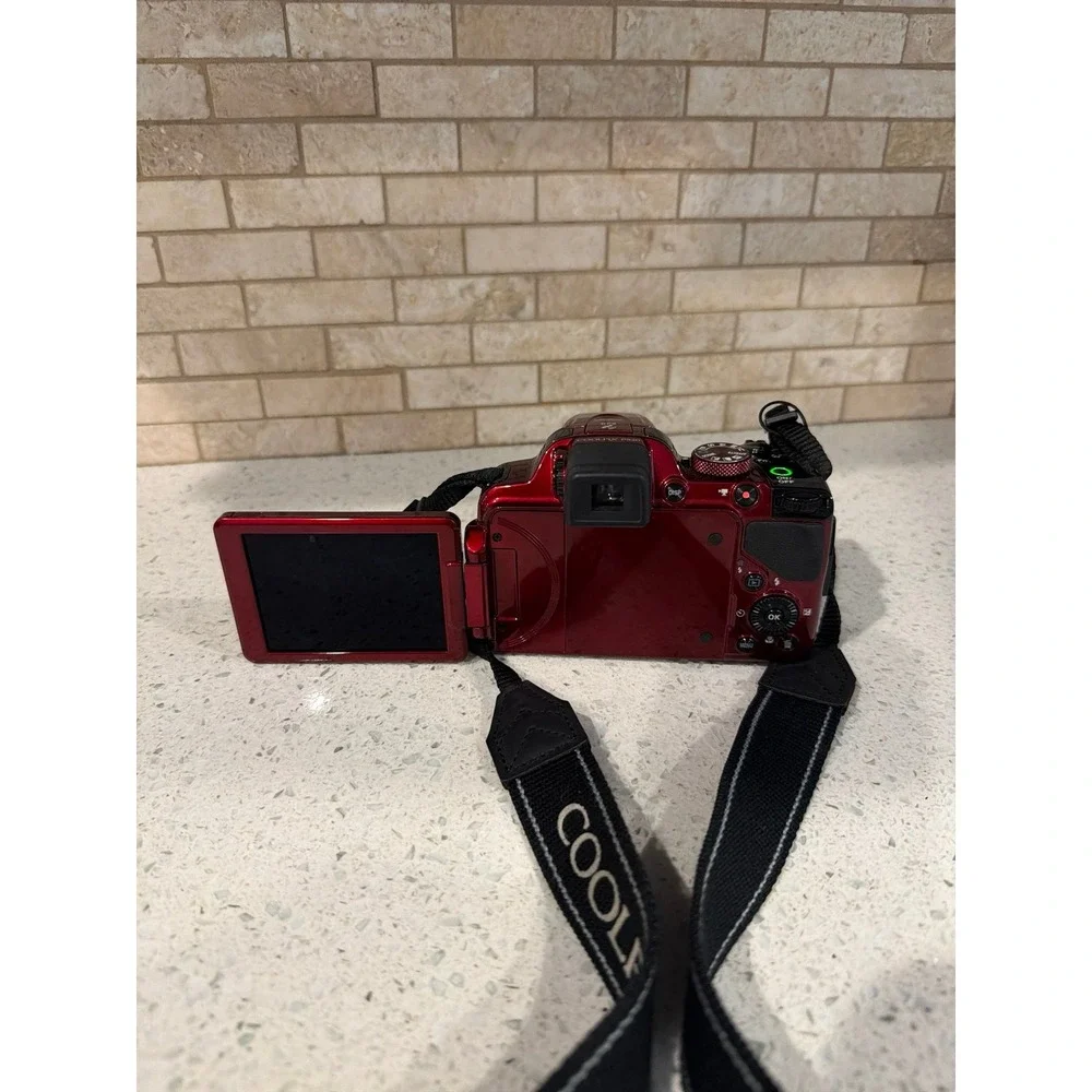 Nikon COOLPIX‎ P520 18.1 MP CMOS Digital Camera with 42x Zoom Lens (for parts)